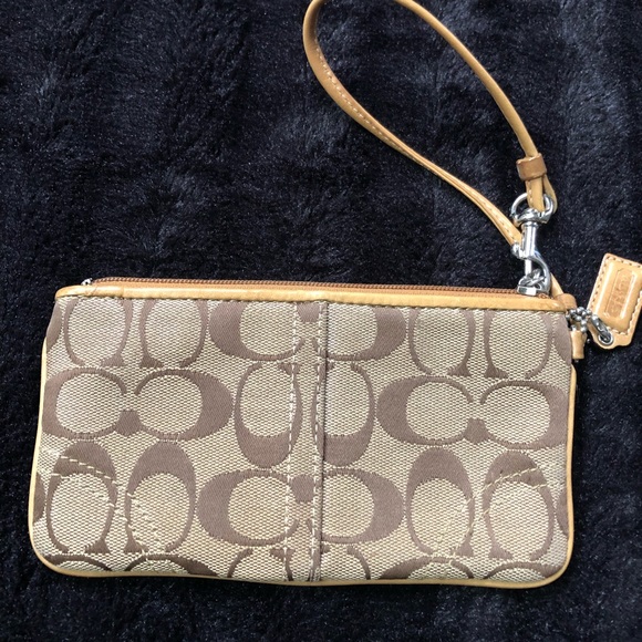 Coach wristlet - Picture 2 of 6
